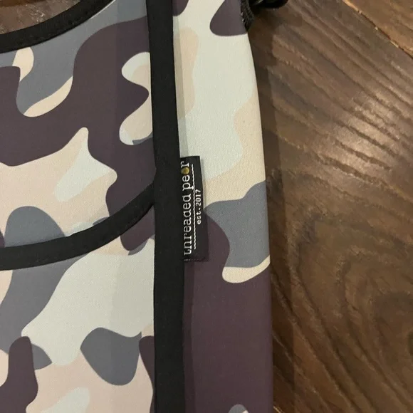 Camouflage Crossbody Bag - Picture 2 of 4
